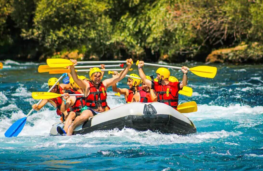 Rafting on river activity icon
